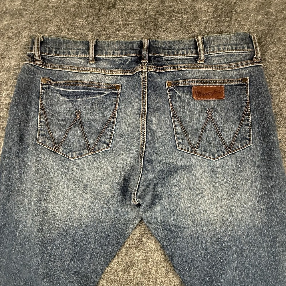 Wrangler Retro Slim Straight Jeans Men 36x30 Medium Wash Blue Denim Western - Picture 6 of 6